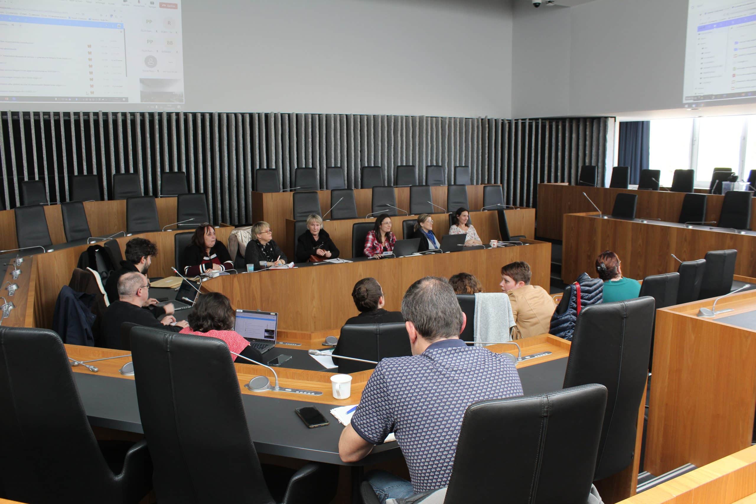 Mégalis Bretagne présente son bouquet de services numériques aux communes de Dinan Agglomération.